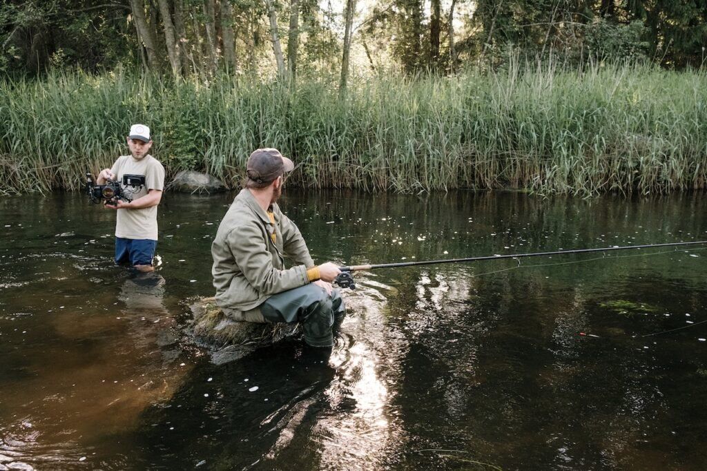 Pêche rivière père et fils