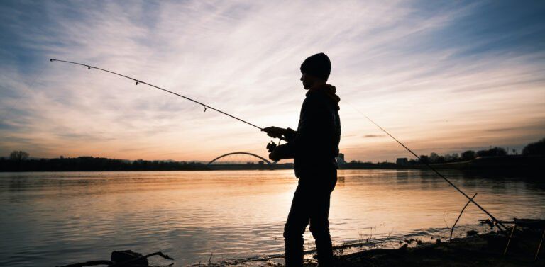 pêcheur en mer hiver